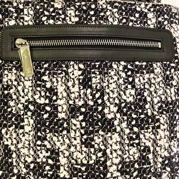 Chanel Tweed Camellia Messenger Flap Bag - Picture 9 of 16